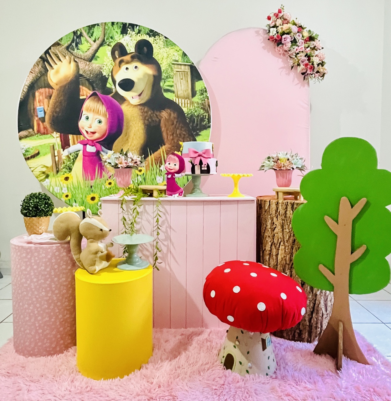 Masha E O Urso Com Painel Lateral - Candy Festas