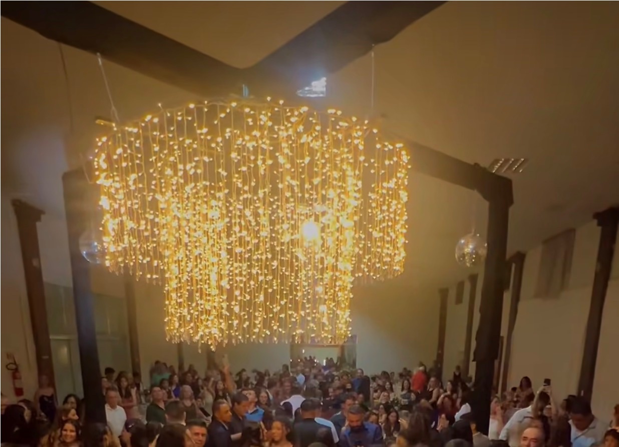 Lustre Led Redondo 2M Diametro Com Estrutura Em X - DGE Eventos