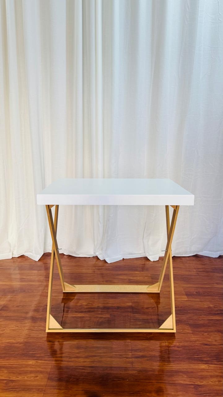 Mesa Cavalete Pequena - Comemore com encanto