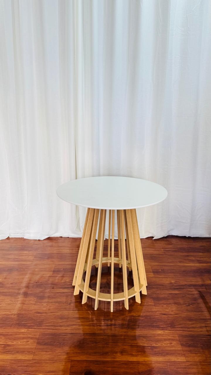 Mesa Redonda Tampo Branco Pé Ripado - Comemore com encanto