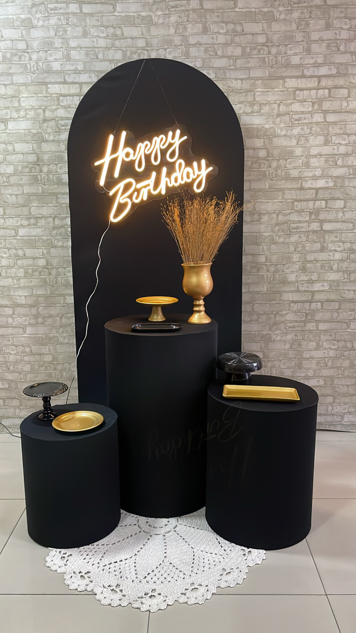 Kit Romano Preto Com Dourado Com Led  - Comemore com encanto