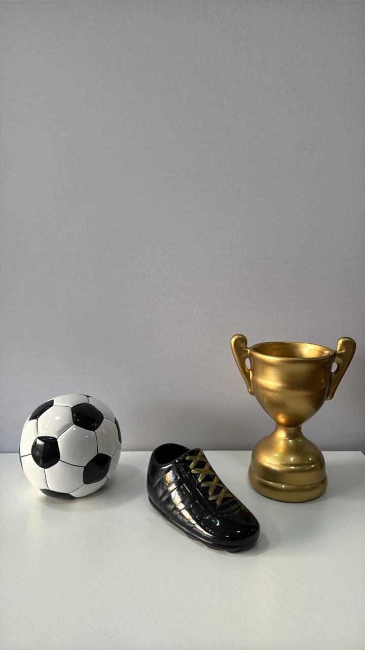 Kit Chuteira Preta, Troféu E Bola de Futebol - Comemore com encanto