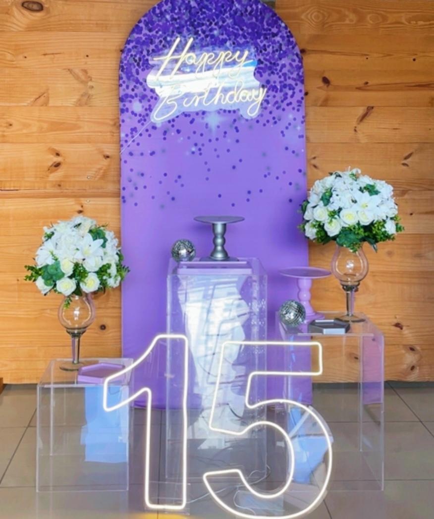 Kit 15 Anos Lilas Acrilico - Comemore com encanto