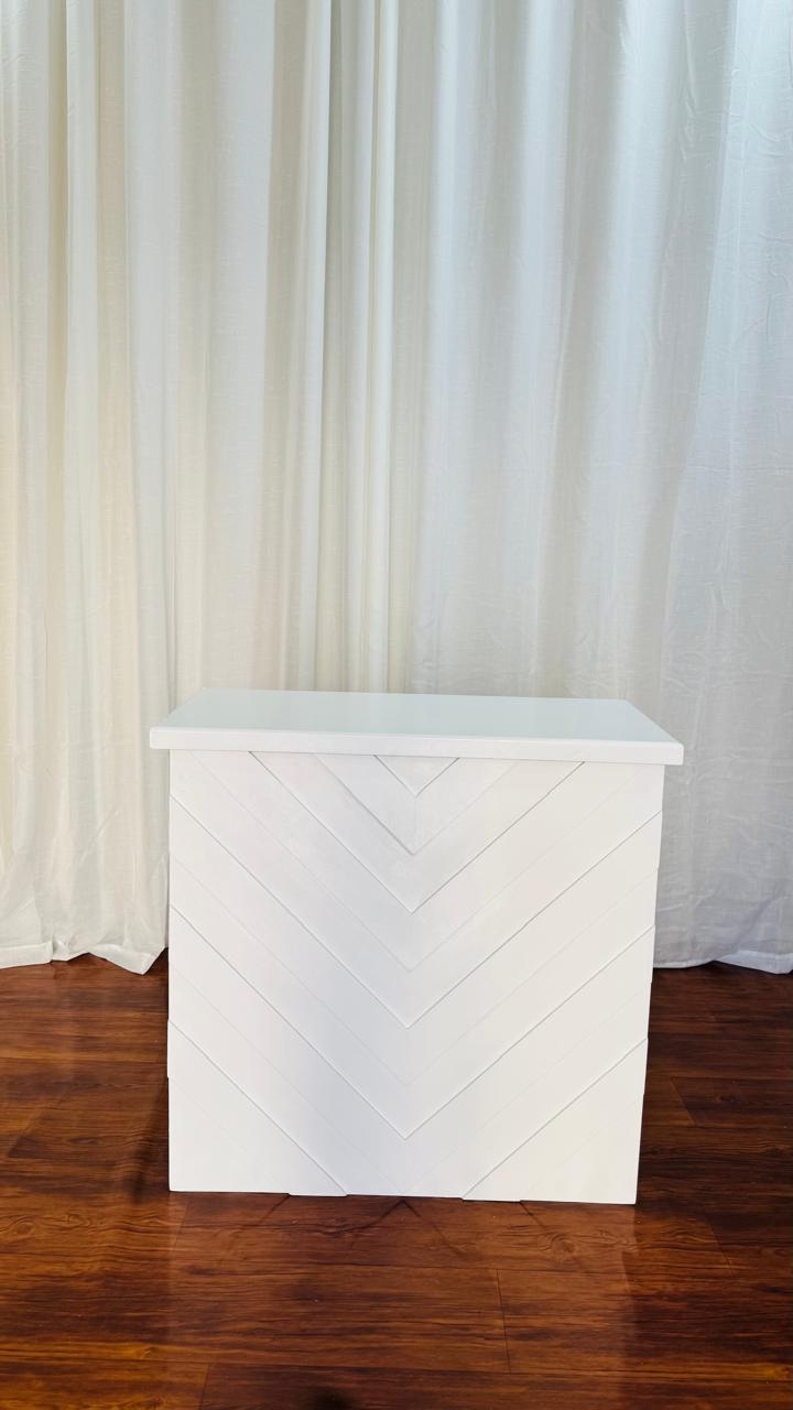 Mesa Quadrada Riscada - Comemore com encanto