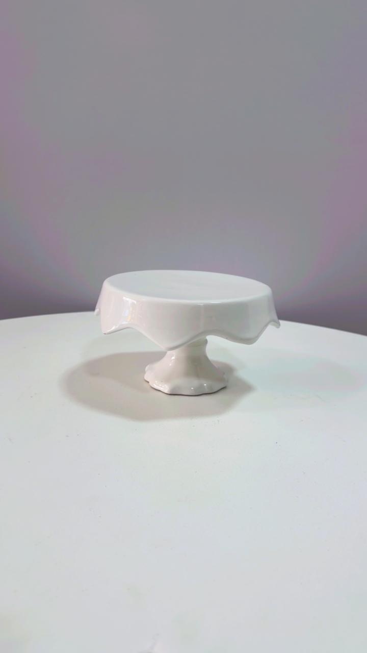 Bandeja Branca Babado Ceramica P - Comemore com encanto