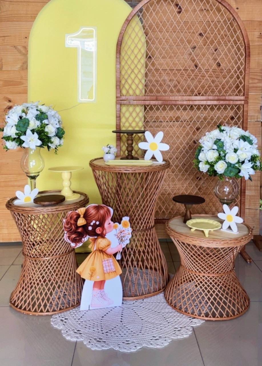 Kit Jardim Amarelo Com Vime Com Painel Romano 2 - Comemore com encanto