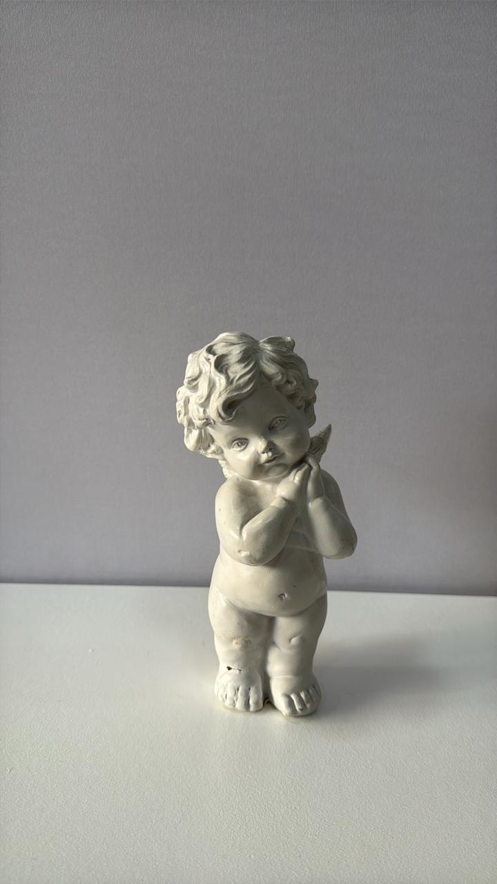 Anjo de Ceramica Com Mao No Rosto 19 Cm ( Altura) - Comemore com encanto