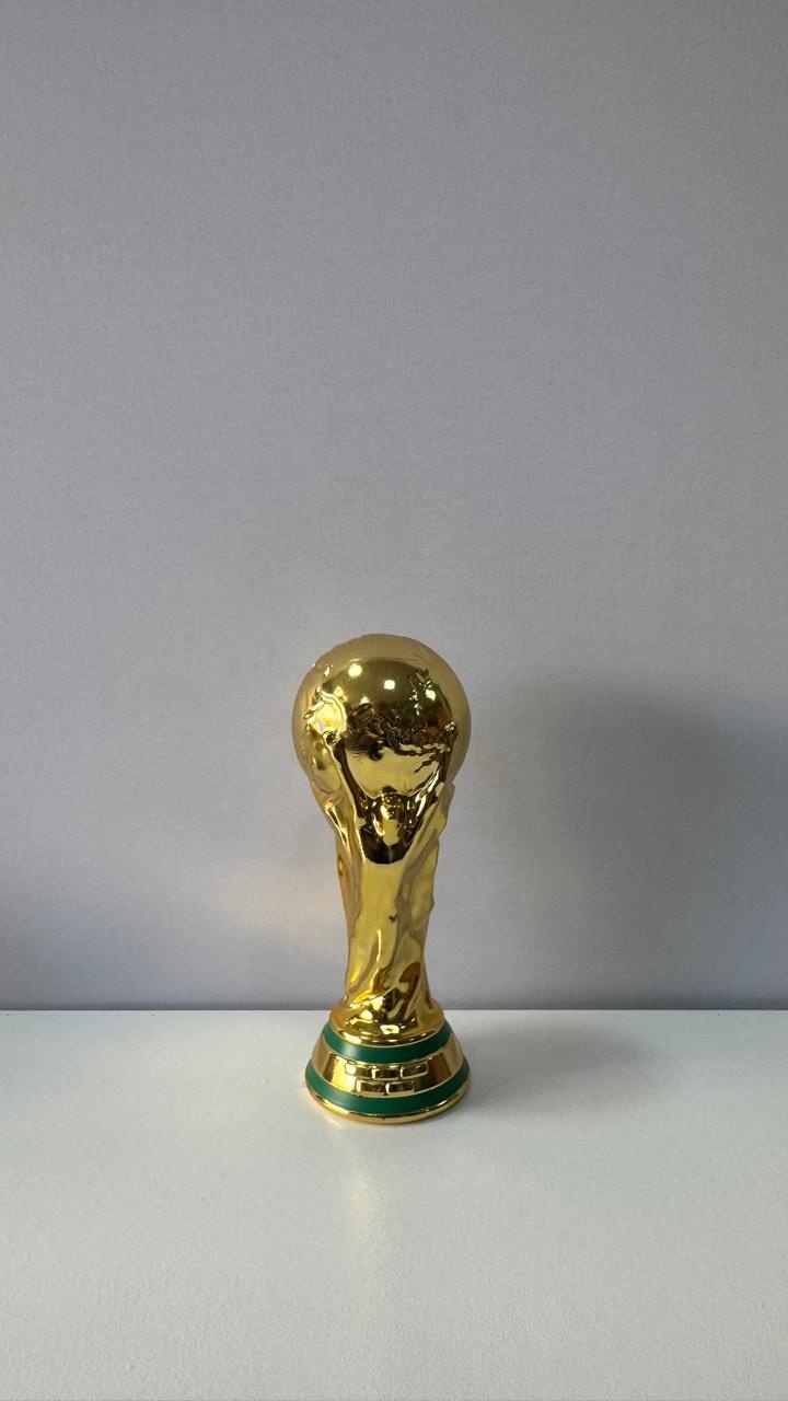 Troféu Grande de Plástico 26 Cm Altura - Comemore com encanto