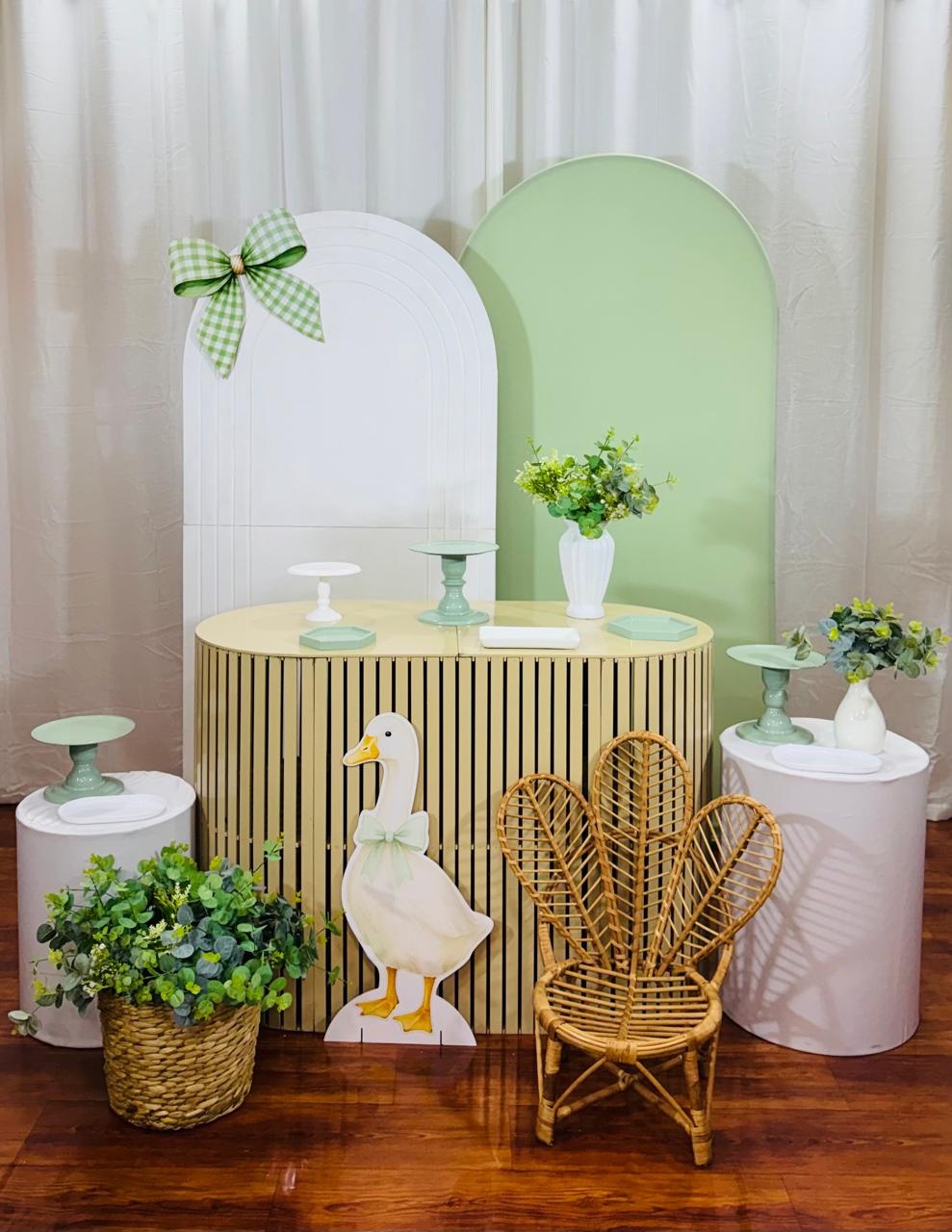 Kit Ganso Verde Oliva Com Mesa Bege - Comemore com encanto