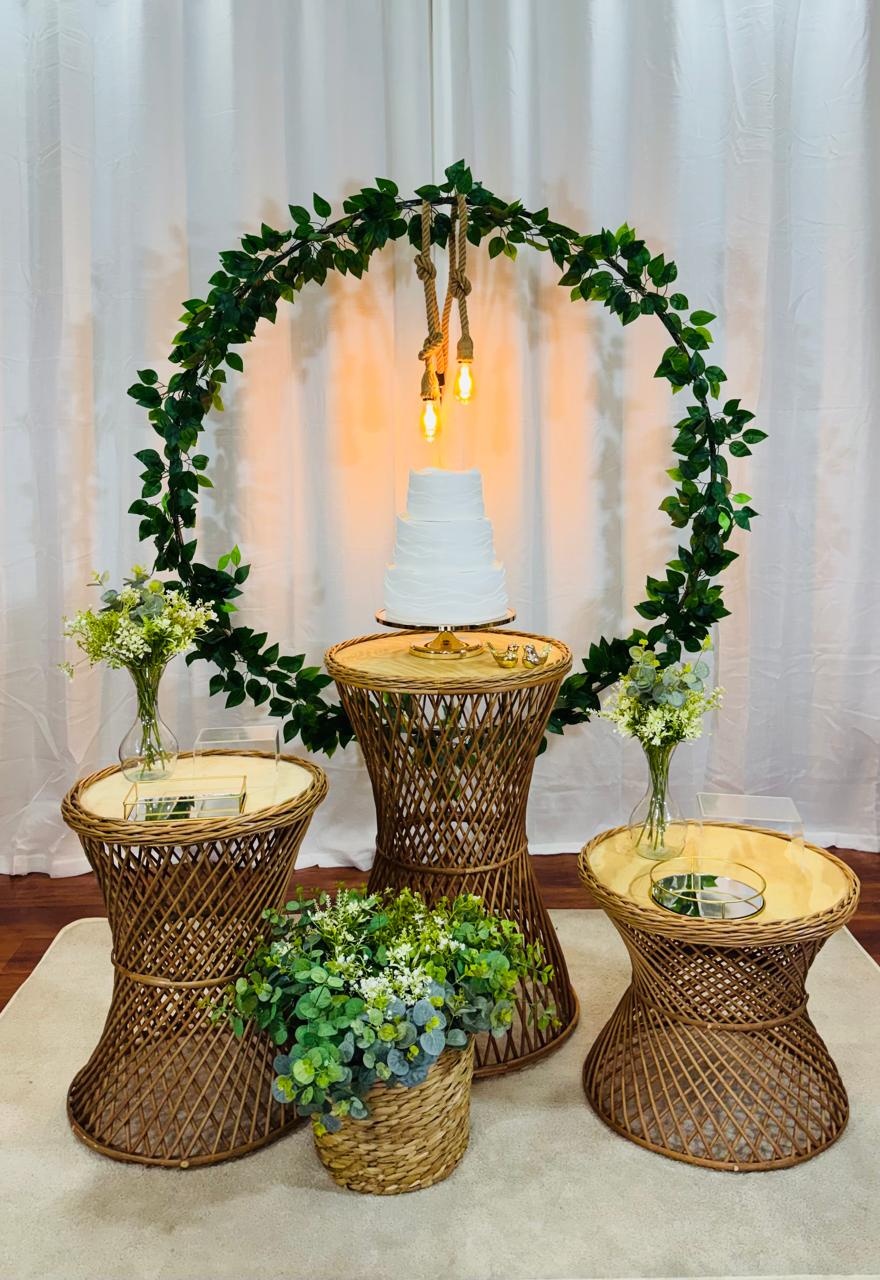 Kit Casamento Arco Folhagem Mesa Vime - Comemore com encanto