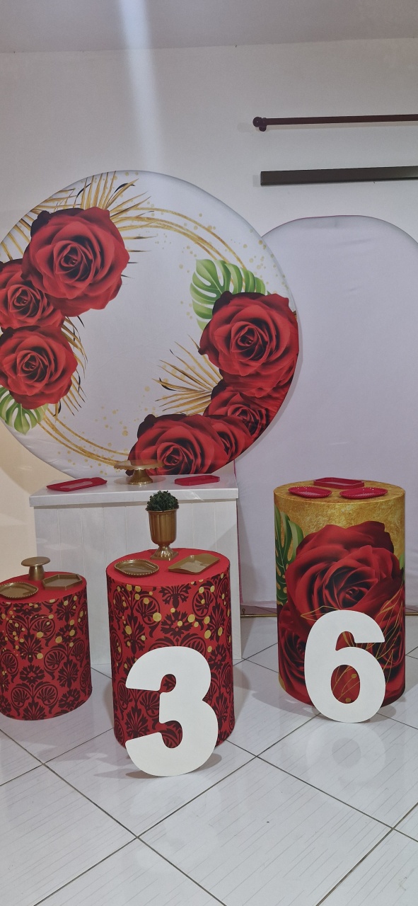 Kit P Redondo +Cilindros +Mesa + P Romano E Número Rosas Vermelhas - Marisa Festas Descartáveis e Cia 