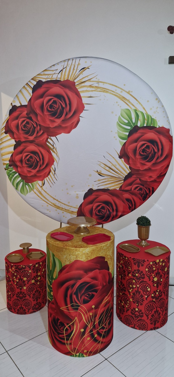 Kit Painel E Cilindros Rosas Vermelhas - Marisa Festas Descartáveis e Cia 