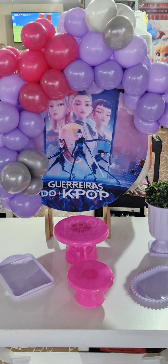 Kit Mini Festa Na Mesa Guerreira Do K-Pop - Marisa Festas Descartáveis e Cia 