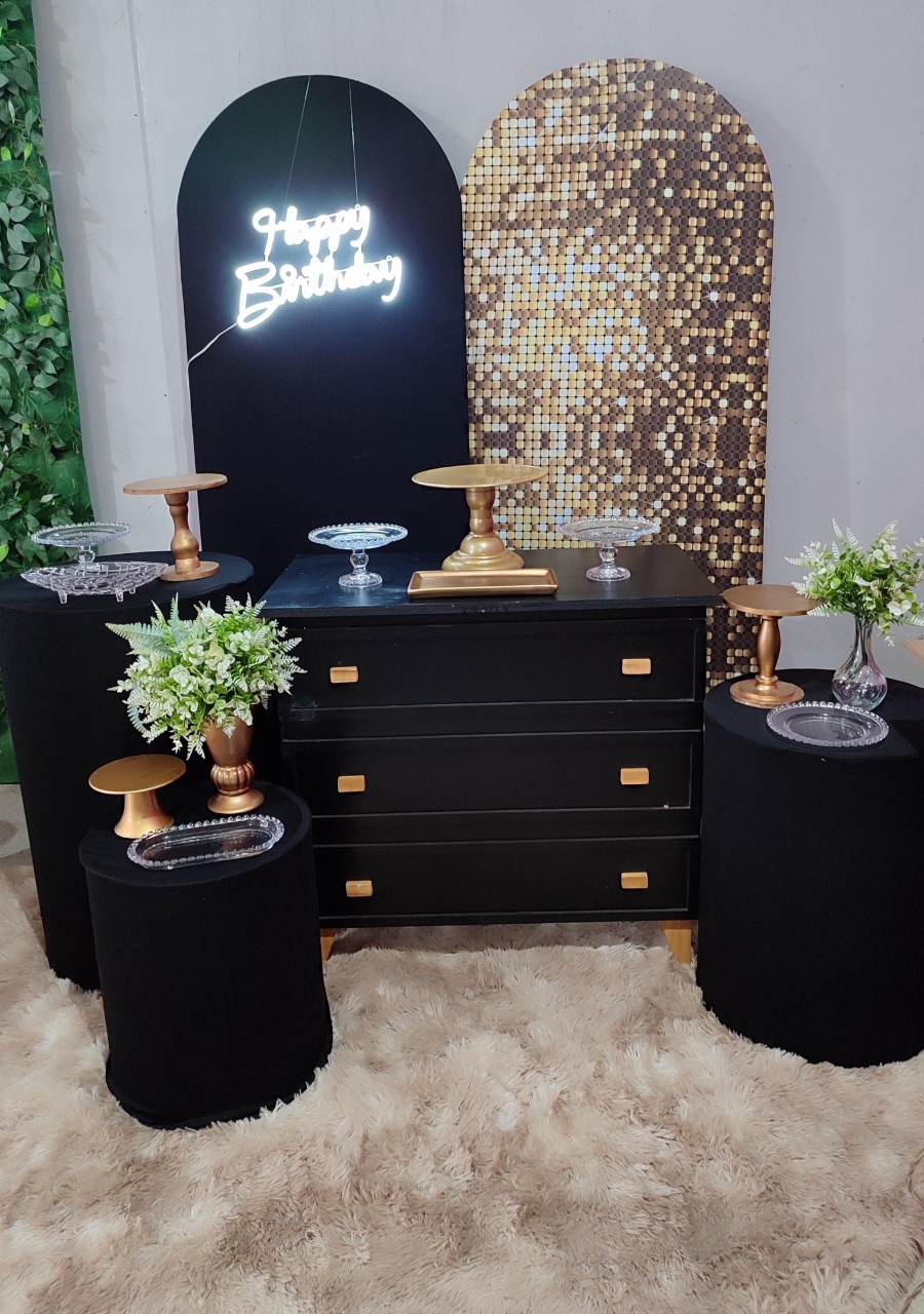 Adulto Preto E Dourado - Arte Sonho Locação