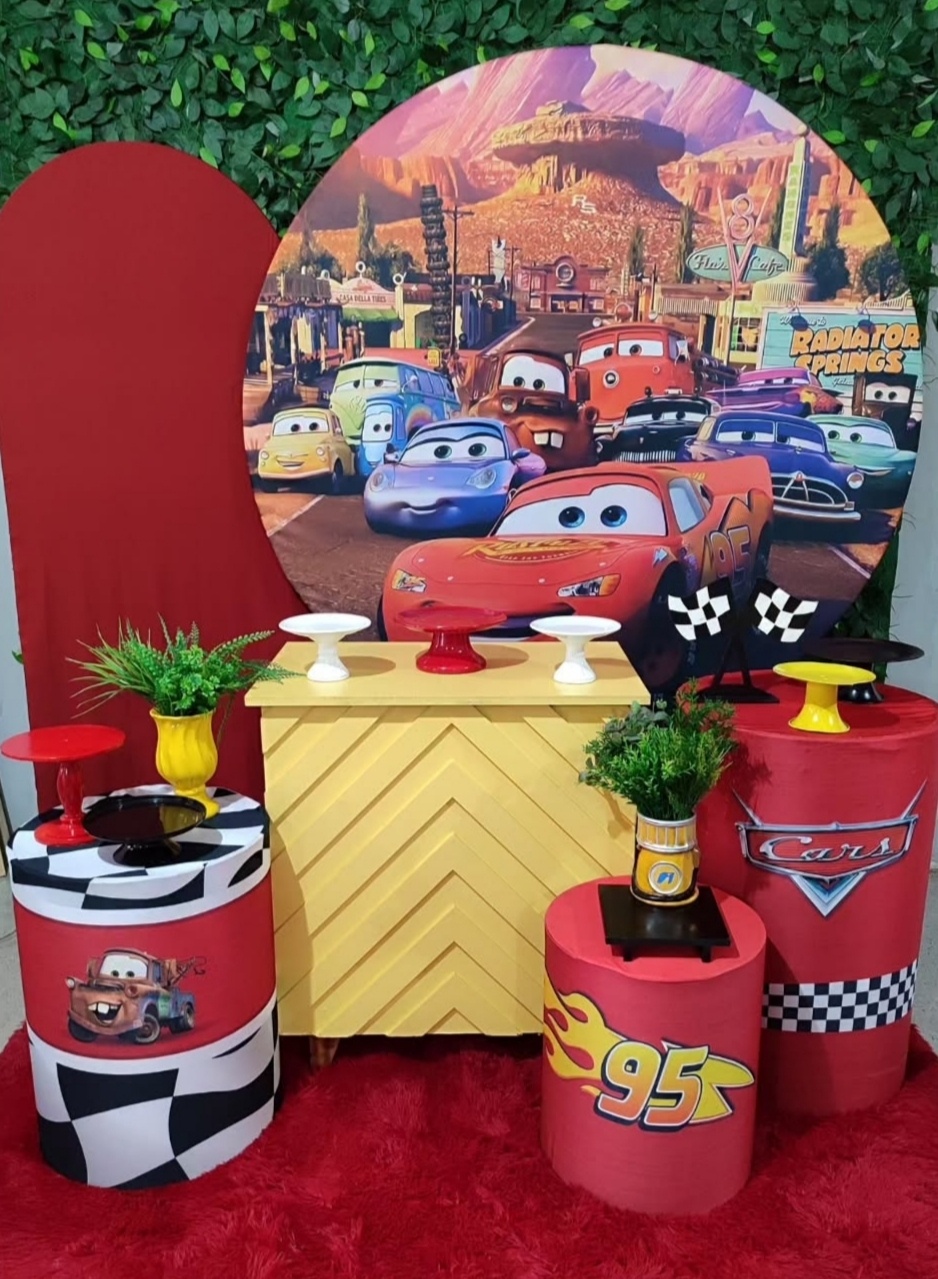 Carros Macqueen  - Arte Sonho Locação