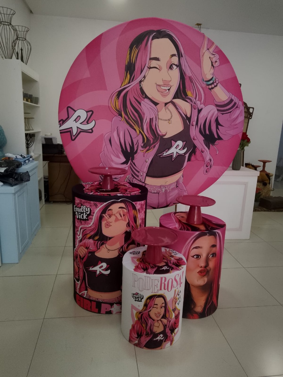 Kit Pegue Monte Emilly Vick - Mania de festa