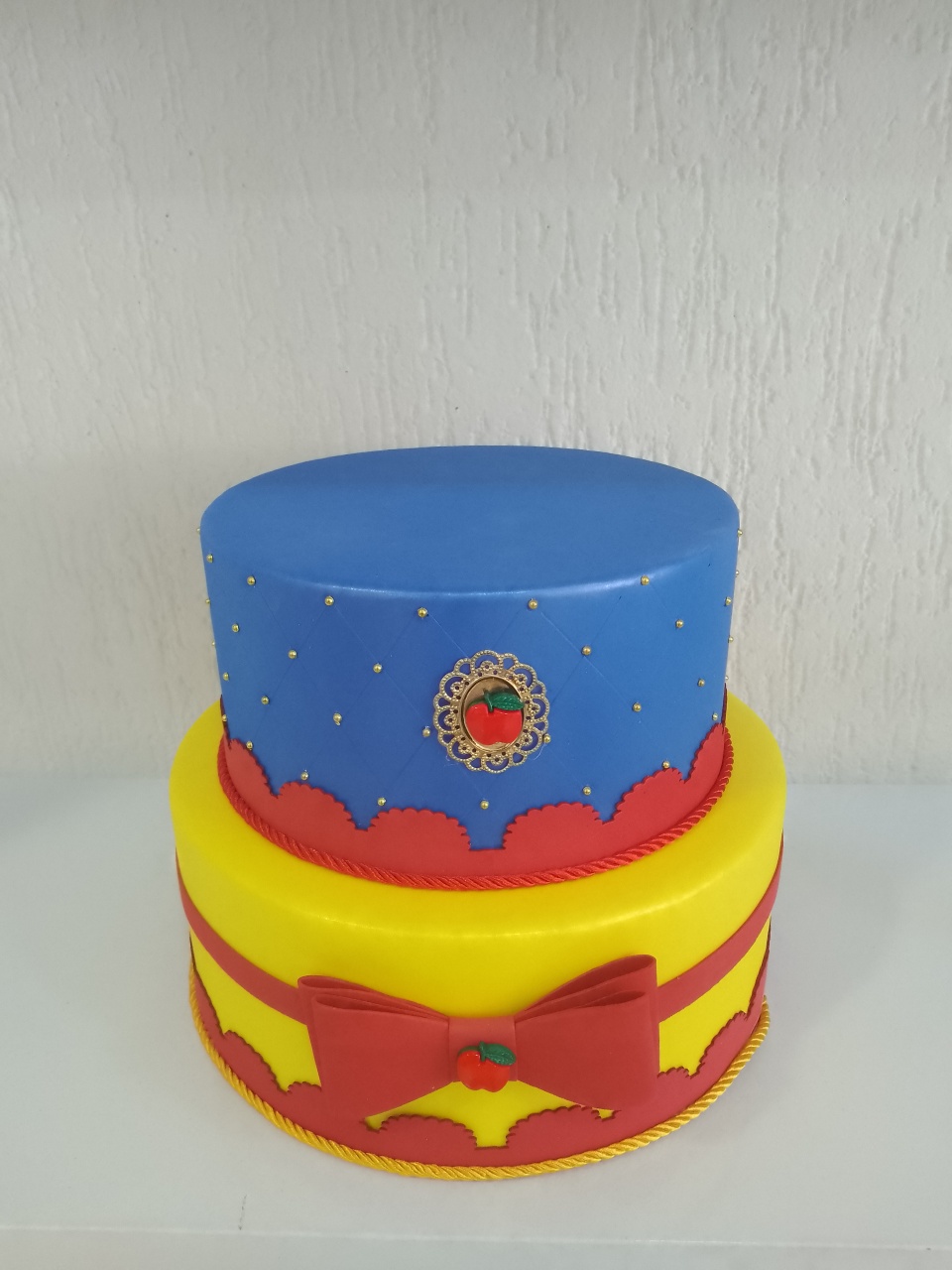 Bolo Fake Branca de Neve - Mania de festa