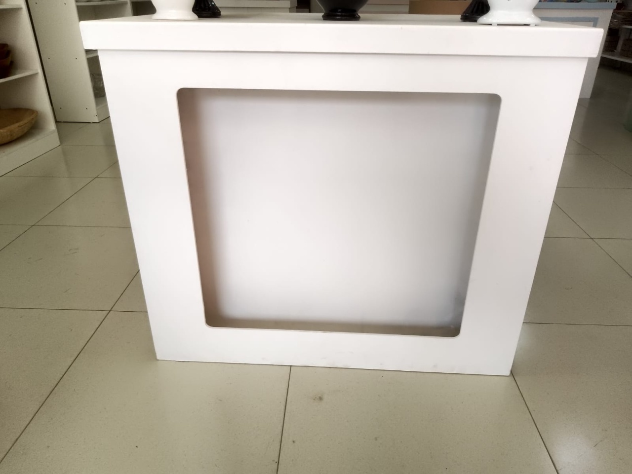 Mesa Branca Com Abertura Na Frente - Mania de festa