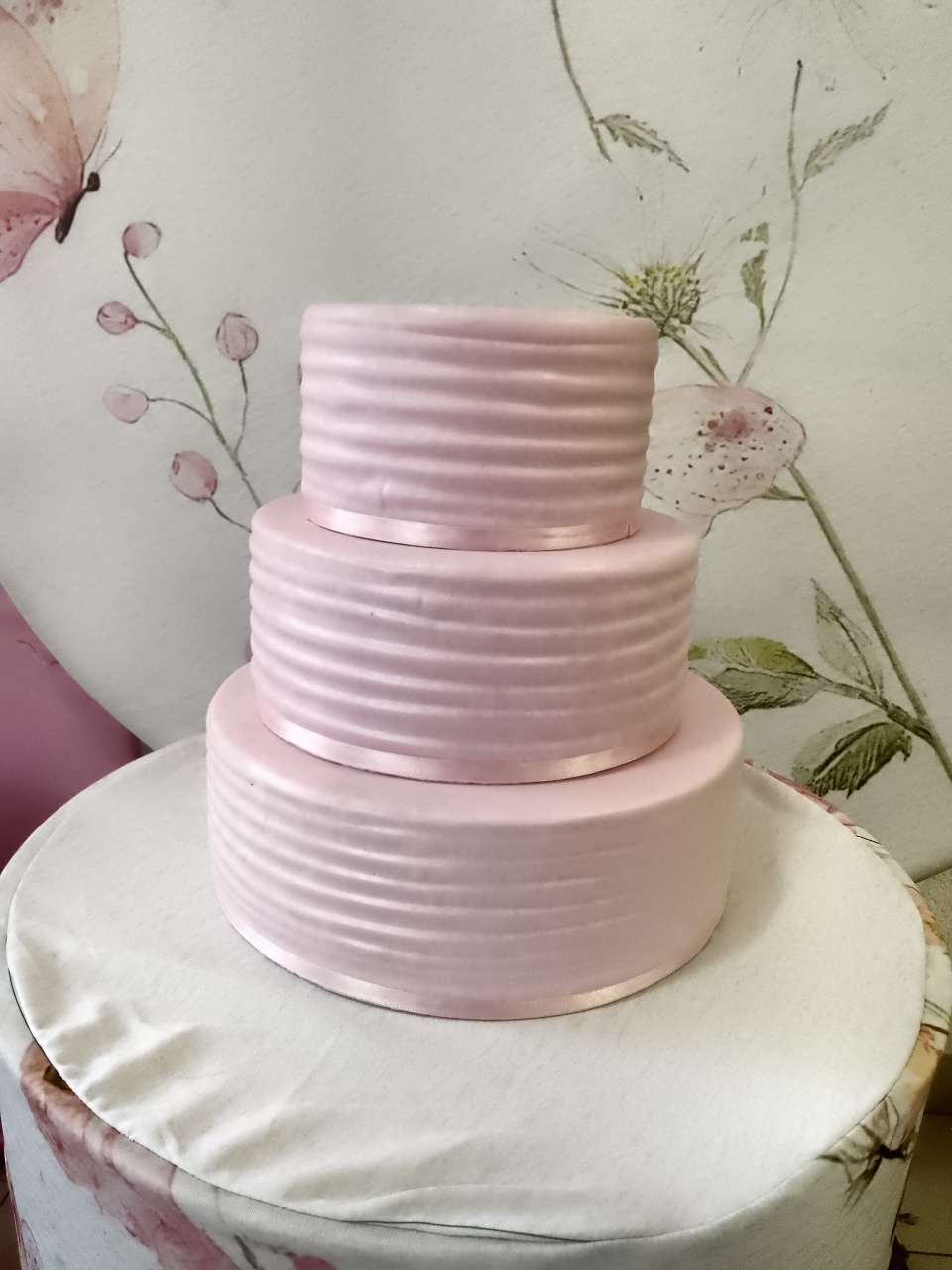 Bolo Fake Rosa 3 Andares - Mania de festa 