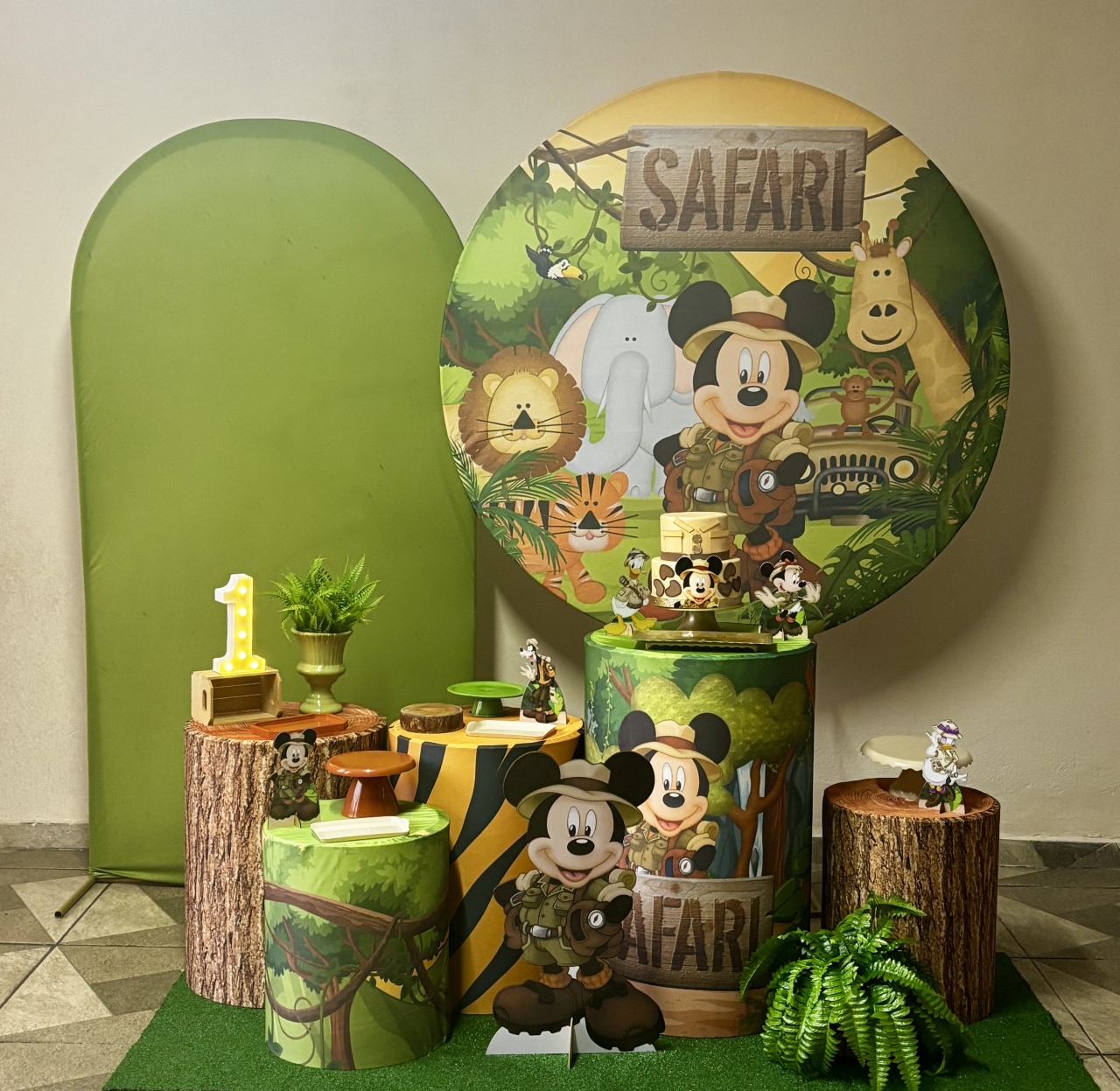 Mickey Safari 04 - Shalom Festas Pegue e Monte