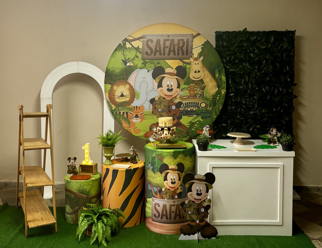 Mickey Safari 05 - Shalom Festas Pegue e Monte