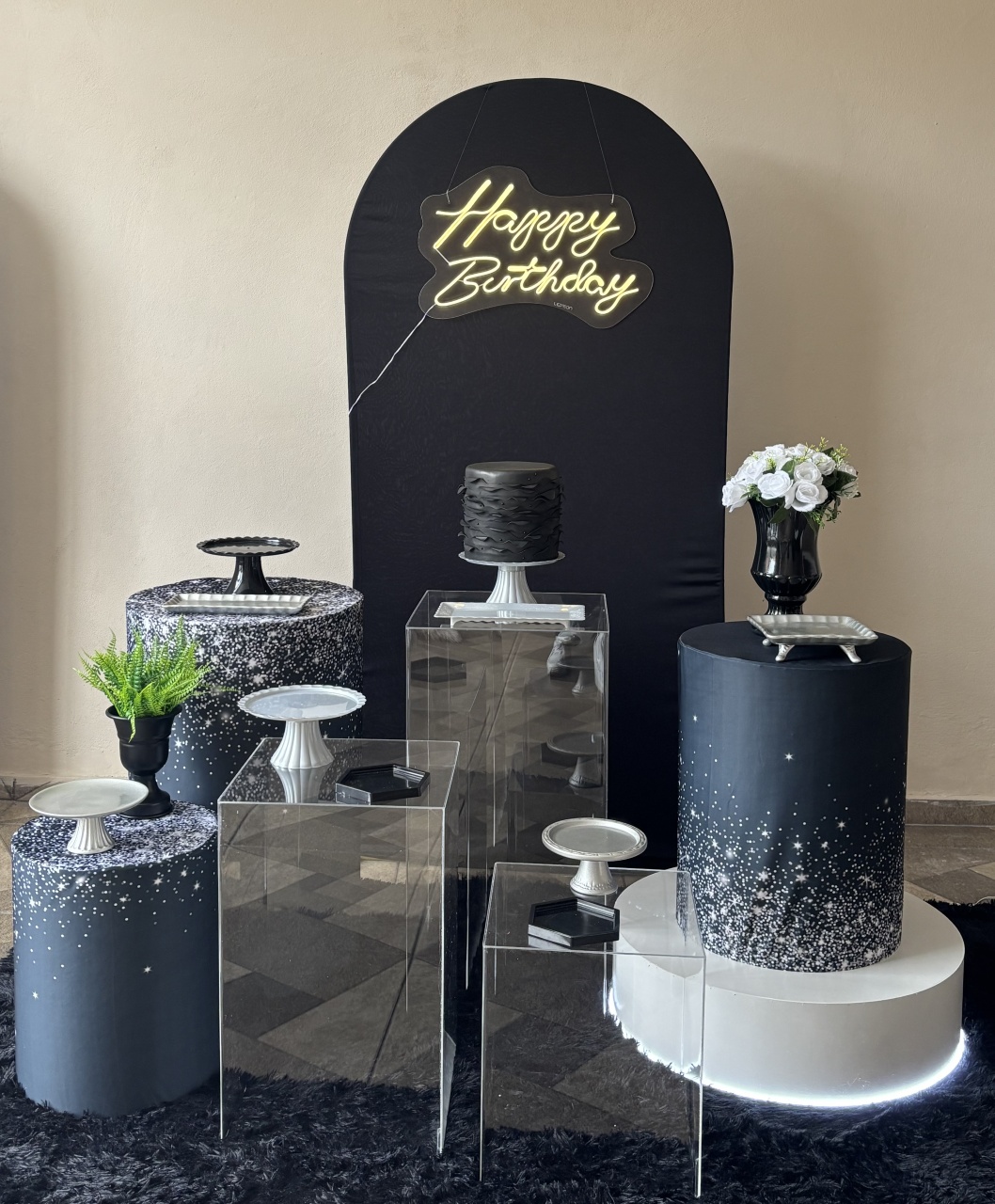 Preto Prata  - Shalom Festas Pegue e Monte