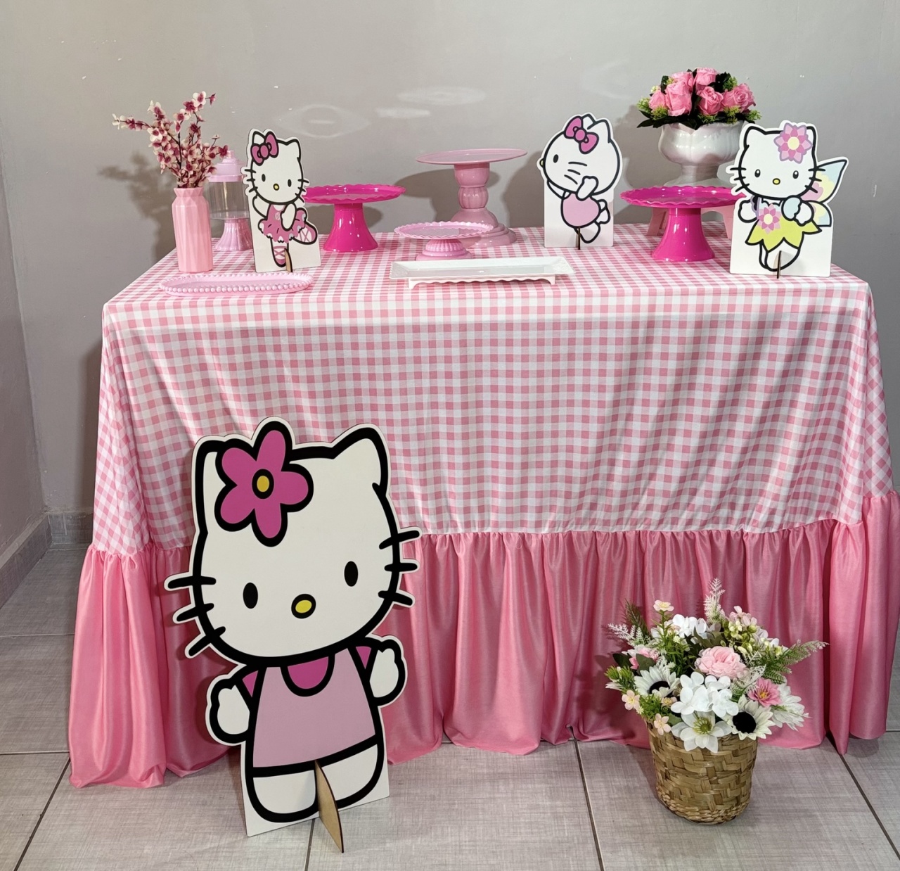 Mesa Xadrez Rosa Hello Kitty - Shalom Festas Pegue e Monte 