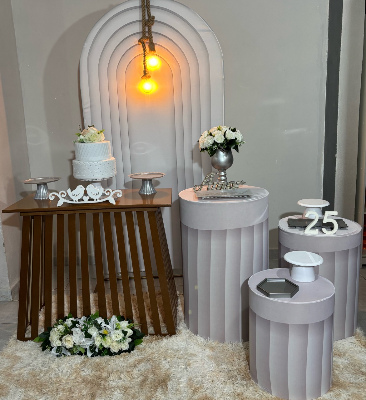 Romano Bege E Mesa Ripada / Casamentos / Noivados / Bodas - Shalom Festas Pegue e Monte 