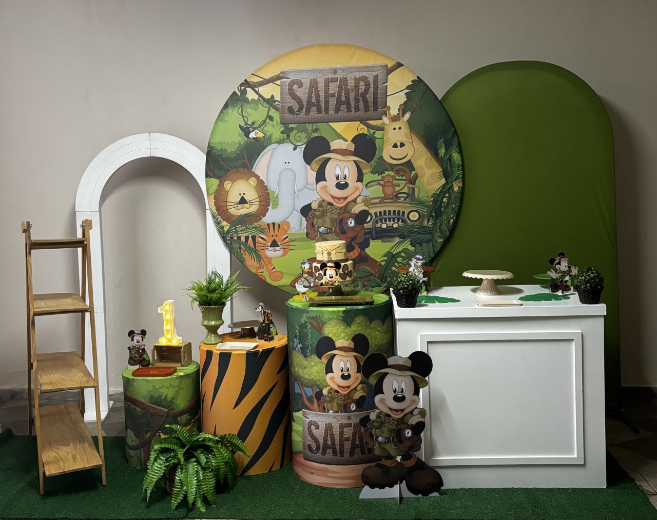 Mickey Safari 06 - Shalom Festas Pegue e Monte