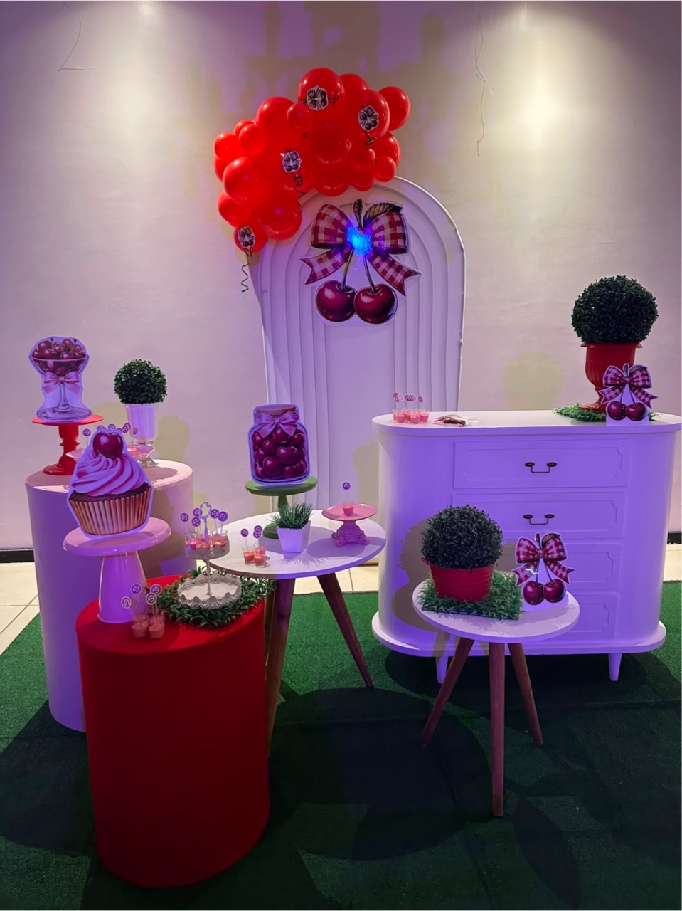4) Cereja🍒- Painel Romano Branco + Display - Lok&Decore