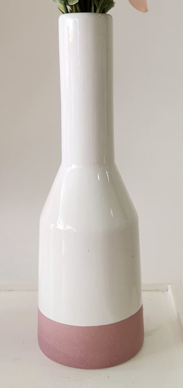 Vaso Branco Com Rosa - Encante festas e locações