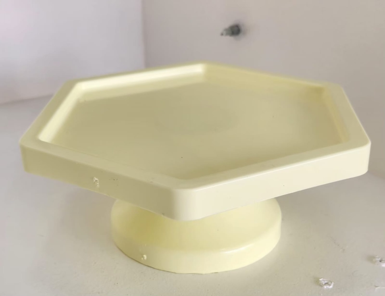 Bandeja Sextavada Em Aacrílica Amarelo Bebê - Encante festas e locações