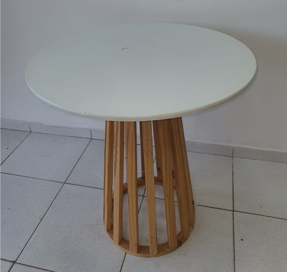 Mesa Cone Ripada Branca - Encante festas e locações