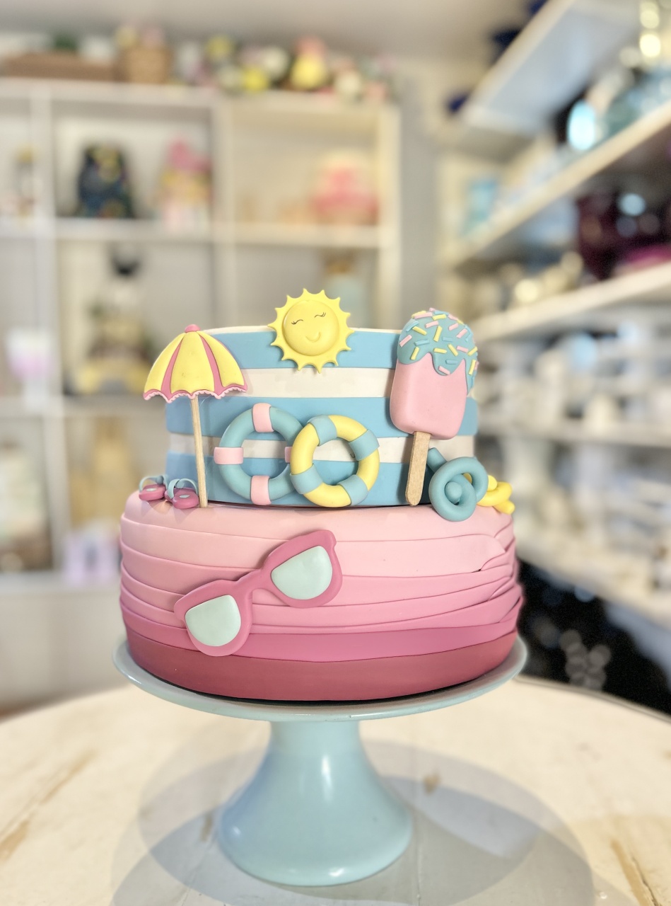 Bolo Fake Pool Party - Rosa Chiclete Loque e Decore