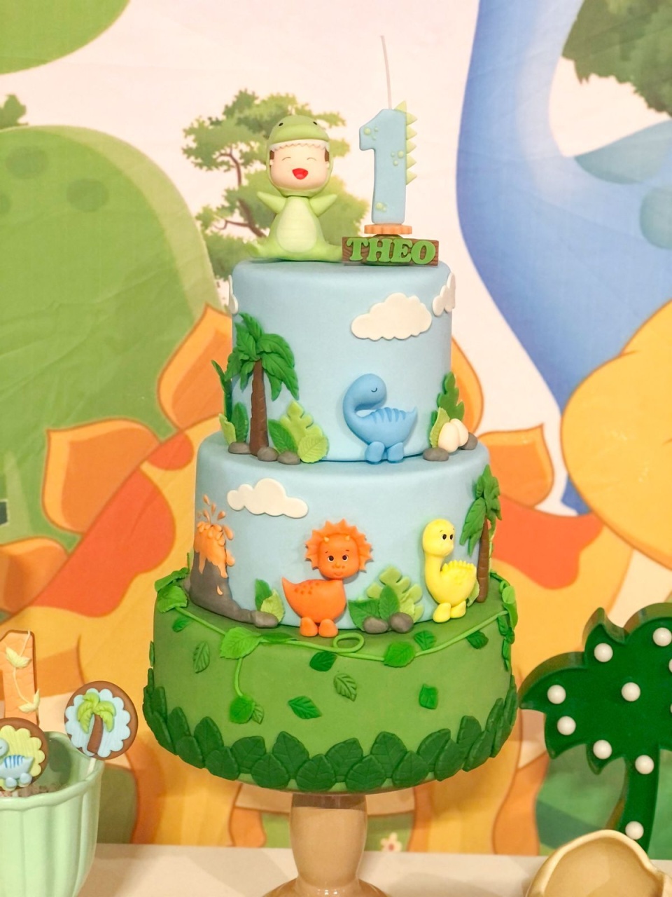Bolo Fake Dino Baby - Rosa Chiclete Loque e Decore