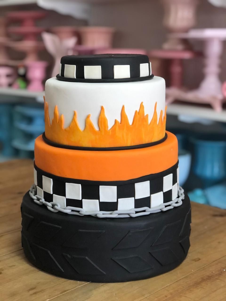Bolo Fake Hotwheels - Rosa Chiclete Loque e Decore