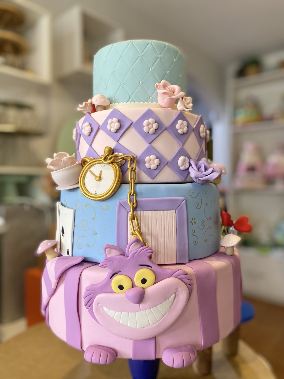 Bolo Fake Alice Rosa - Rosa Chiclete Loque e Decore