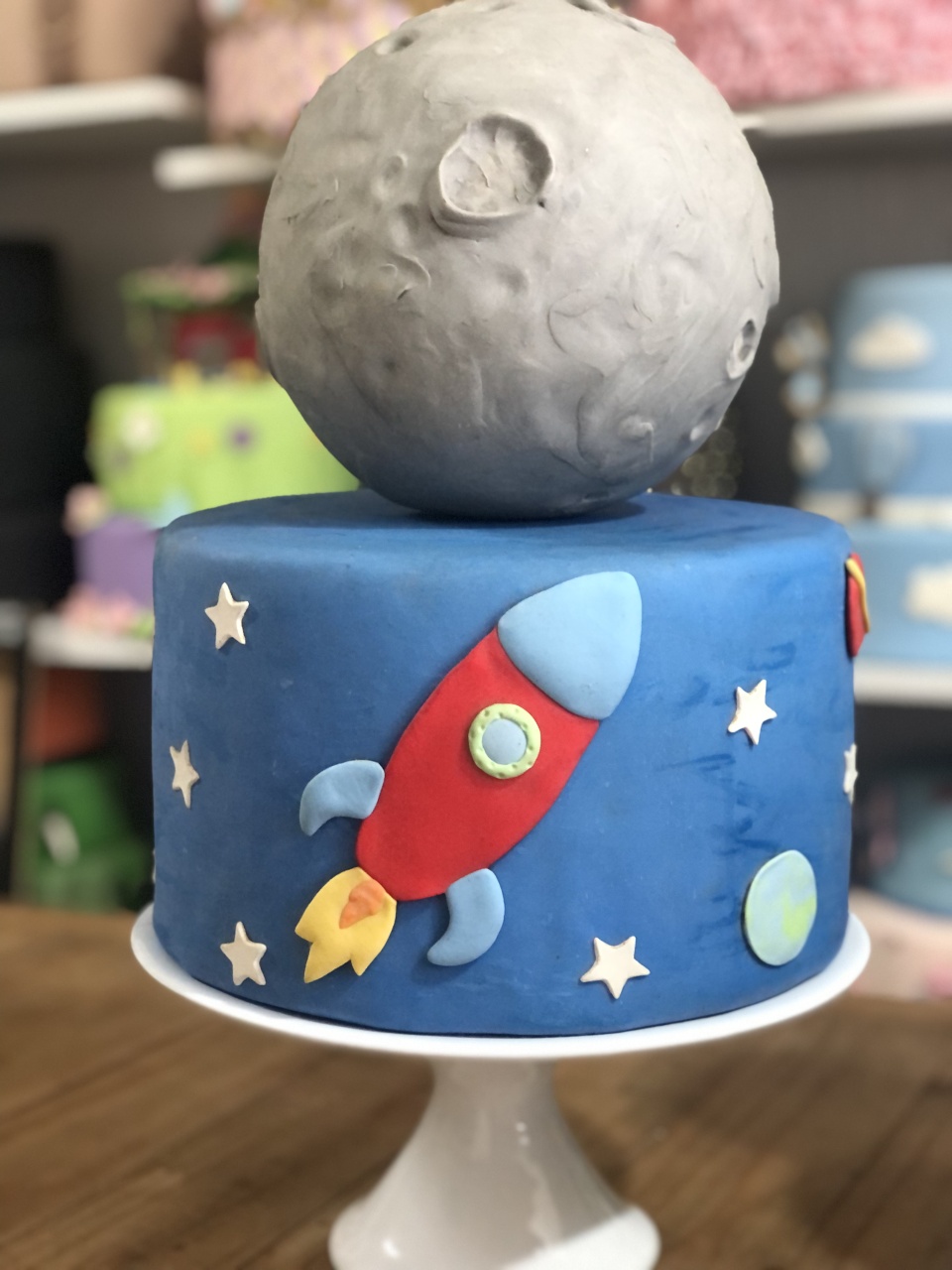 Bolo Fake Astronauta - Rosa Chiclete Loque e Decore