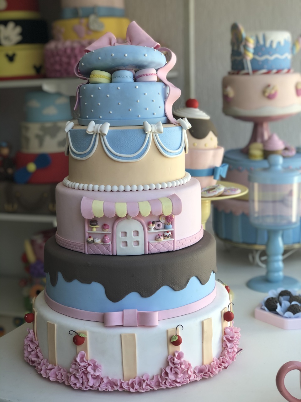 Bolo Fake Confeitaria - Rosa Chiclete Loque e Decore