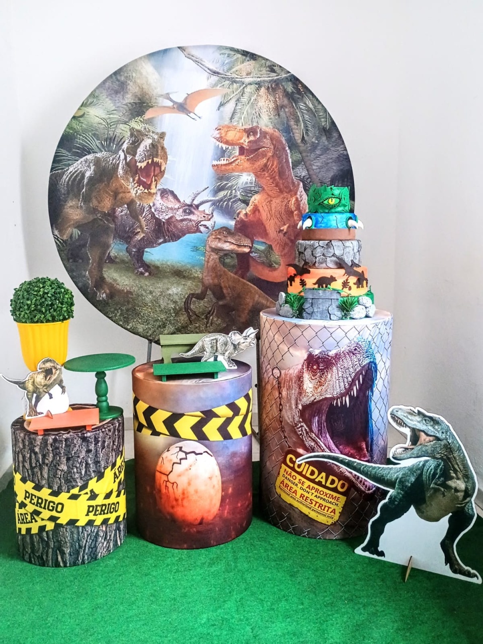 Kit Bronze Dinossauro Jurassic - KaypemiLocações 