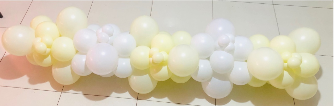 Arco de Bexiga Branco E Amarelo Candy - Mundo dos Sonhos