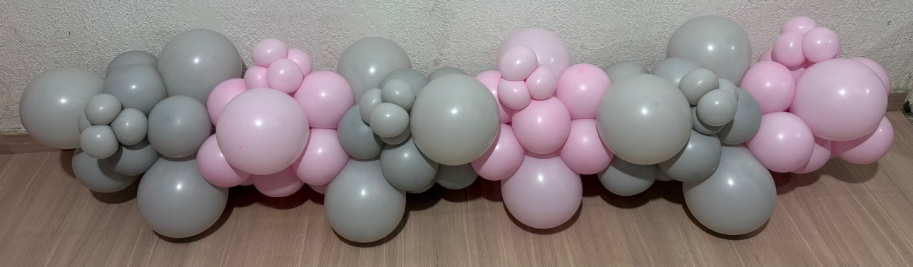 Arco de Bexiga Rosa Candy E Cinza - Mundo dos Sonhos