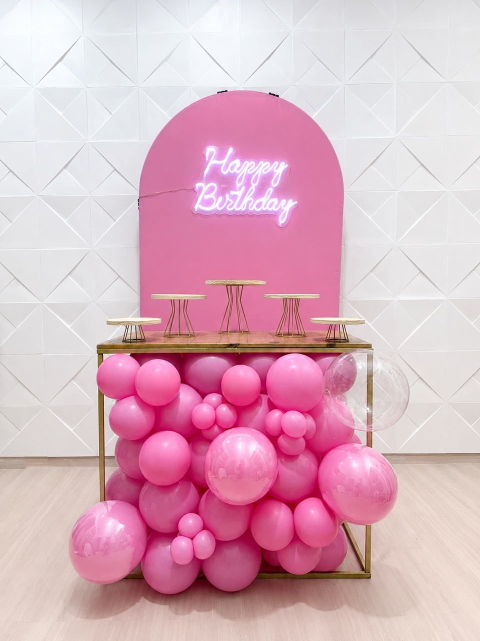 Mesa Com Balões Rosa Forte - Mundo dos Sonhos