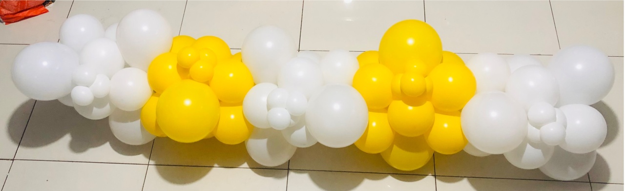 Arco de Bexiga Branco E Amarelo - Mundo dos Sonhos