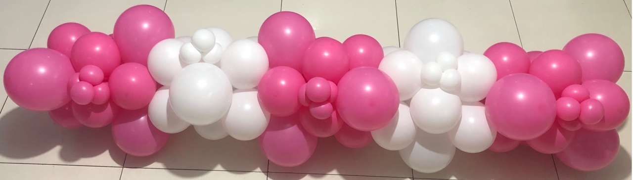 Arco de Bexiga Branco E Rosa Forte - Mundo dos Sonhos