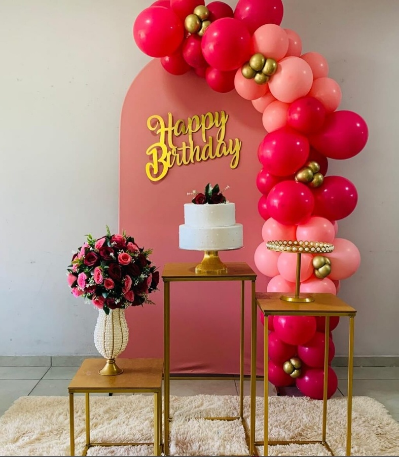 Composição Aniversario Romano Rose - D´Coração Festaria
