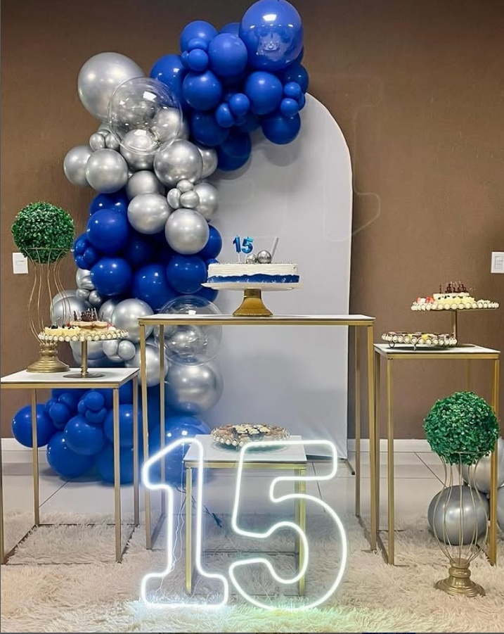 Composição 15 Anos Branco E Azul - D´Coração Festaria