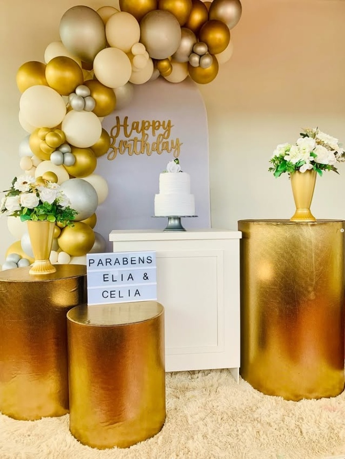Composição Aniversário Branco E Dourado - D´Coração Festaria