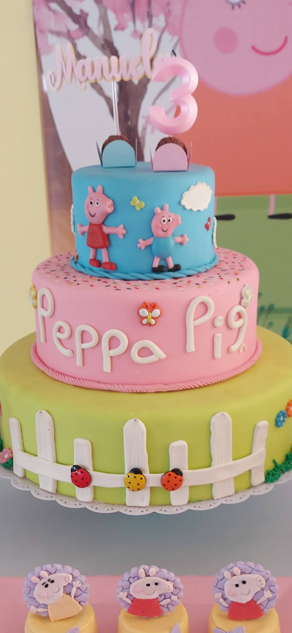 Bolo Peppa Pig Bisqui - Patricia Pessoa Leonel Barbosa 