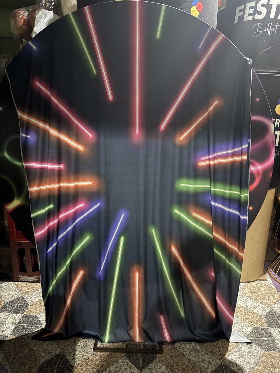 Painel Romano Neon 2 - Patricia Pessoa Leonel Barbosa 